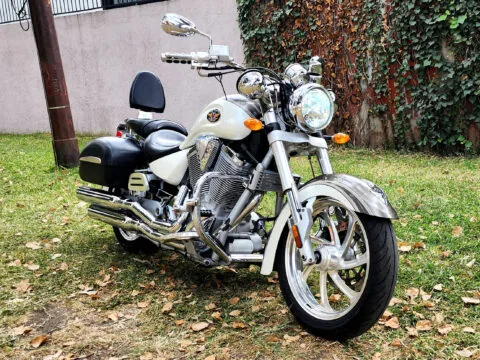 2004 VICTORY MOTORCYCLES KINGPIN_01