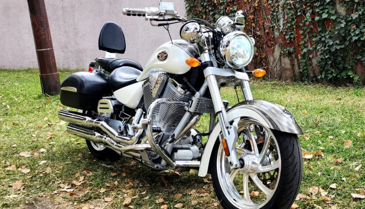 2004 VICTORY MOTORCYCLES KINGPIN_01